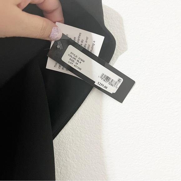 NEW NWT Xscape CAMILA LONG OFF THE SHOULDER SCUBA CREPE DRESS Black Gown Sz 16 - Picture 7 of 7